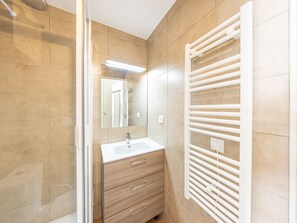 Bathroom - Modern studio ideal for 2, ski-in/ski-out (Saint-François-Longchamp)
