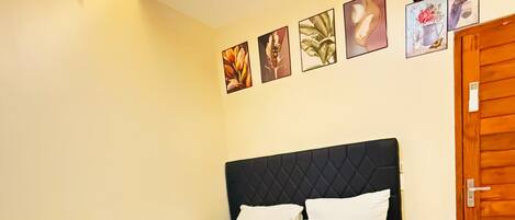 1 bedroom, WiFi, bed sheets