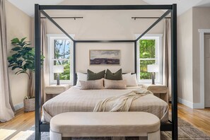 4 bedrooms, desk, iron/ironing board, travel cot