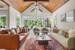 TV, peis, videospill og bøker