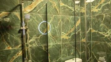 Standard Twin Room, Balcony, Mountain View | Bathroom