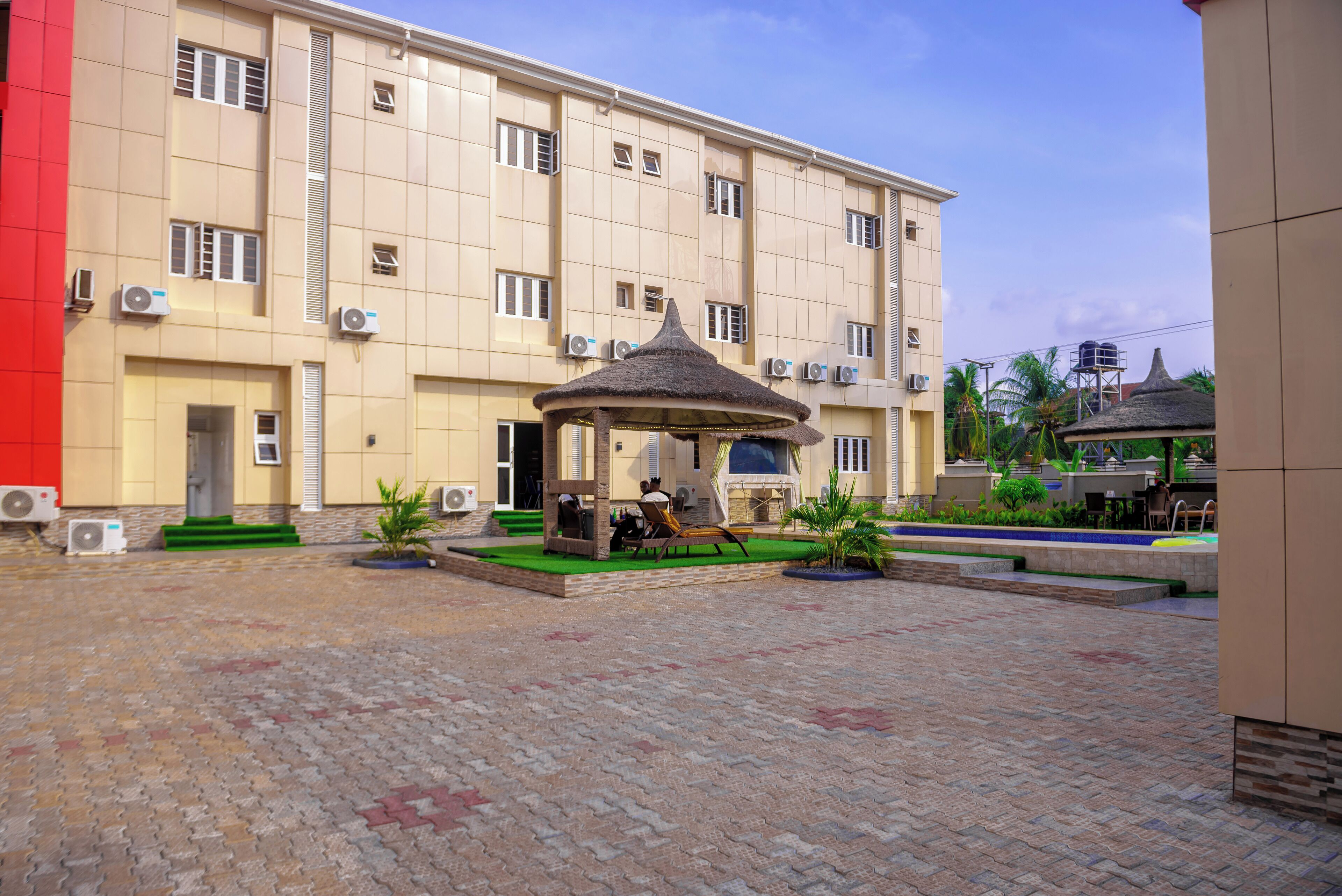 Hồ bơi ngoài trời 