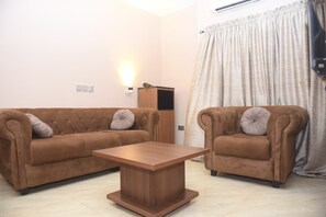 Executive Suite, Pool View | Living area - FOUNTAIN HILTON HOTELS (Abakaliki)