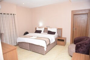 Desk, laptop workspace, free WiFi - FOUNTAIN HILTON HOTELS (Abakaliki)