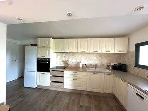 Microwave, oven, stovetop, dishwasher