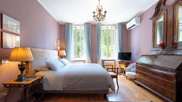 Deluxe-Villa, Gartenblick | Allergikerbettwaren, Daunenbettdecken, Schreibtisch