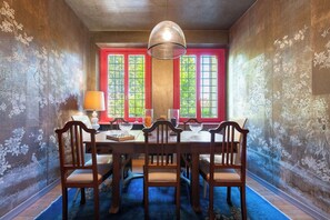 Vila Deluks, pemandangan kebun | Ruang makan