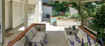 Wonderful private villa for 10 people with WIFI, A/C, TV, patio and pets allowed