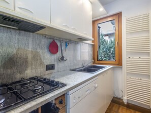Oven, dishwasher