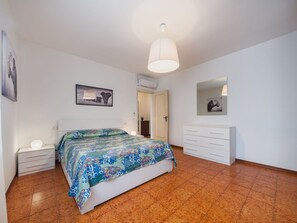 3 Schlafzimmer, Reisekinderbett, kostenloses WLAN, Bettwäsche