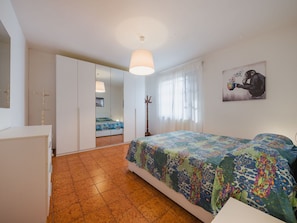 3 Schlafzimmer, Reisekinderbett, kostenloses WLAN, Bettwäsche