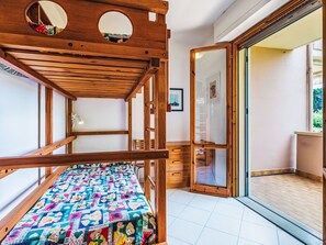 4 Schlafzimmer, Reisekinderbett, kostenloses WLAN, Bettwäsche