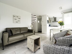 TV, fireplace - Lovely apartment in villa for 4 guests with WIFI, TV, terrace and pets allowed (Veere)