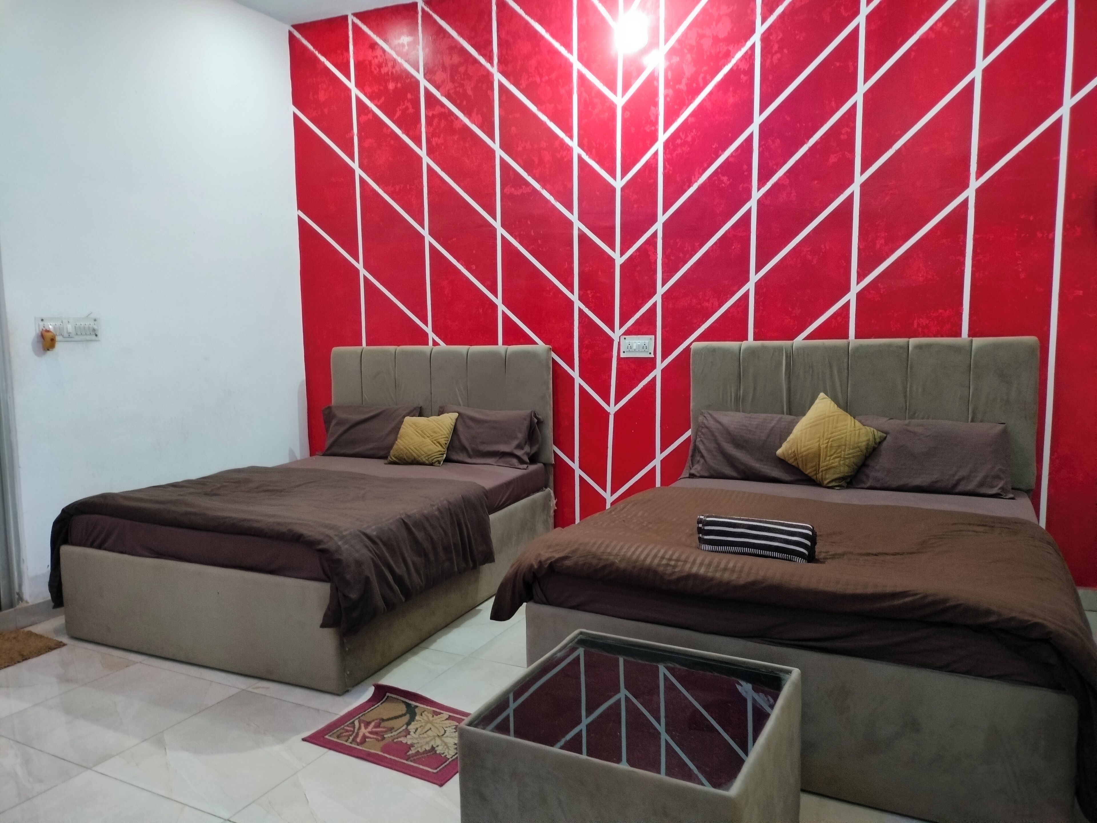 Bureau, espace de travail pour ordinateur portable, Wi-Fi gratuit