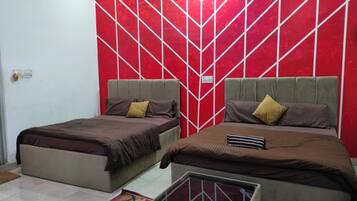 Desk, laptop workspace, free WiFi