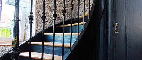 المنشأة من الداخل