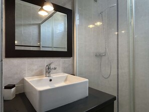 Bathroom - 2-room apartment with sea view and air conditioning in Banyuls-sur-Mer (Cerbère)