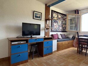 TV - 2-room apartment with sea view and air conditioning in Banyuls-sur-Mer (Cerbère)
