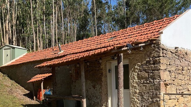 Outdoor dining - The Stone Cottage Portugal Come and Lose Yourself in Nature (Obidos)