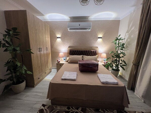 3 chambres, fer et planche à repasser, Wi-Fi, draps fournis