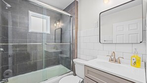 Douche, serviettes fournies