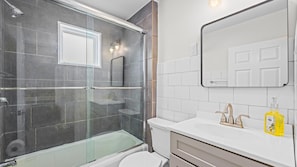 Douche, serviettes fournies