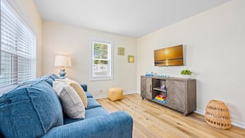 Een televisie en een kantoor