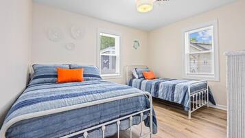 2 slaapkamers, een strijkplank/strijkijzer, reisbedje, wifi