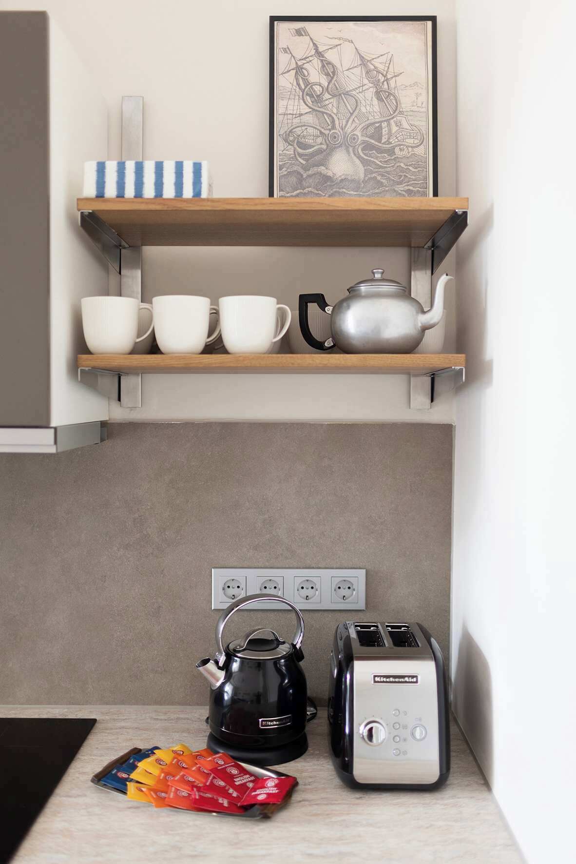 Kühlschrank, Mikrowelle, Ofen, Herdplatte