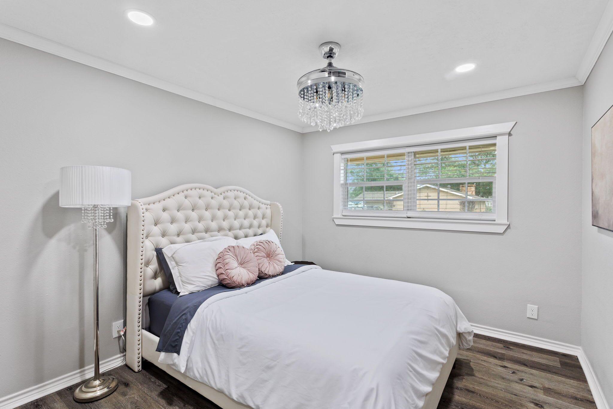 3 chambres, fer et planche à repasser, Wi-Fi, draps fournis