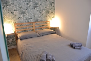 2 chambres, fer et planche à repasser, Wi-Fi gratuit, draps fournis