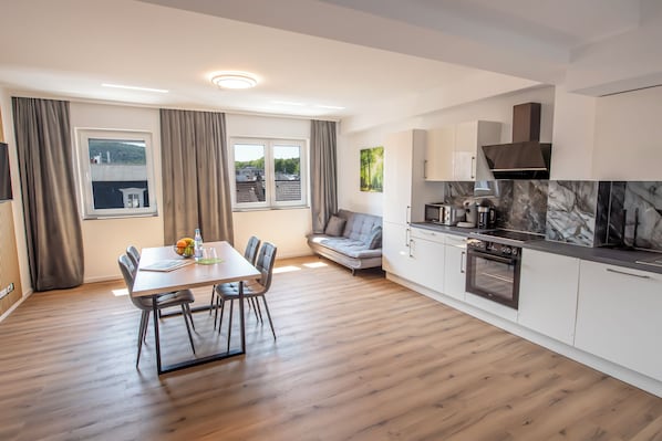 Flat-screen TV, heated floors