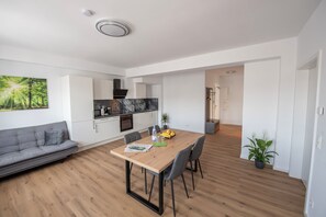 Appartamento familiare | Area soggiorno | TV a schermo piatto, pavimenti riscaldati
