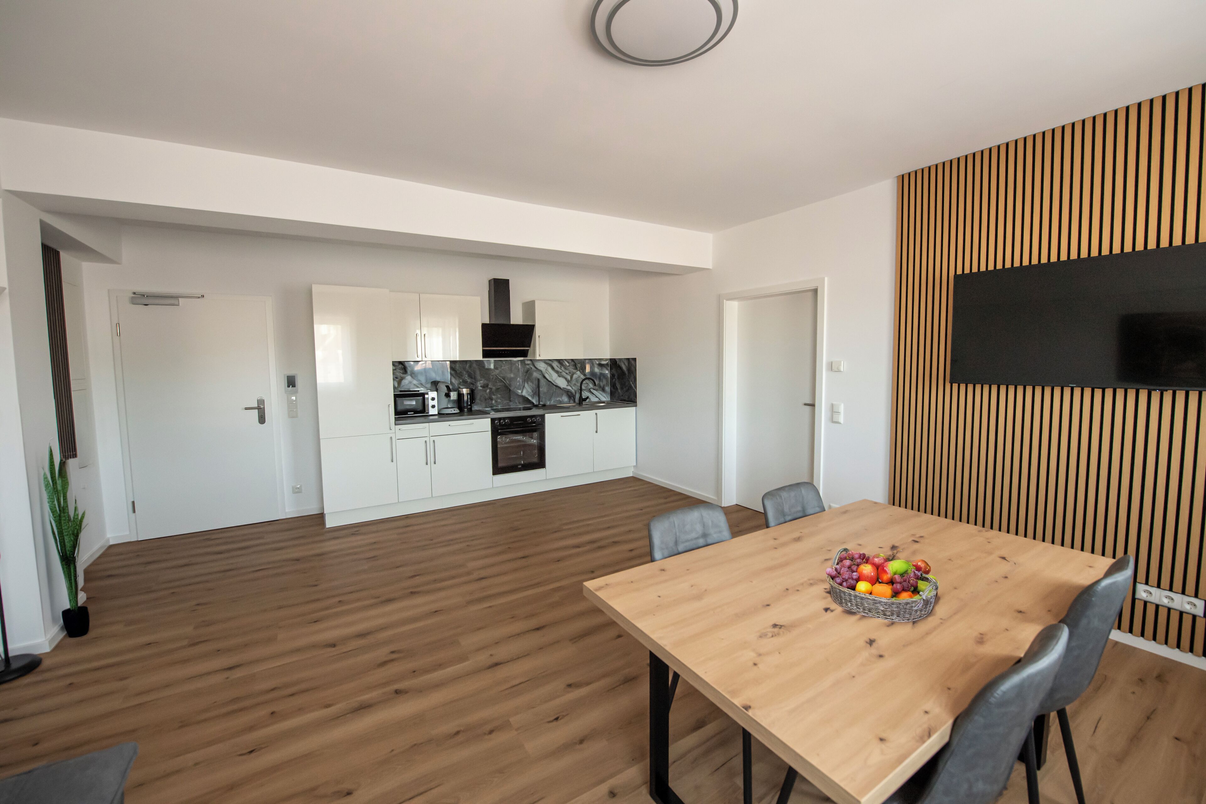 Superior-Apartment | Wohnbereich | Flachbildfernseher, Fußbodenheizung