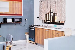 Micro-ondes, four, plaque de cuisson