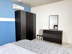 1 habitación, tabla de planchar con plancha y wifi