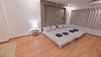 コンフォート 4 人部屋 ダブルベッド 2 台 | WiFi (無料)