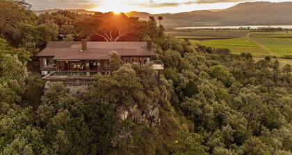 Luxe Farmhouse Getaway on a 1,000-acre Ranch, Moi North Lake Road, Lake Naivasha