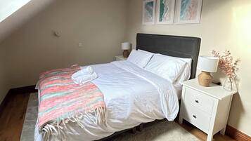 2 bedrooms, iron/ironing board, travel cot, free WiFi