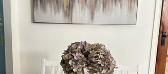 Quiet townhouse with Irish charm