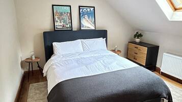 2 bedrooms, iron/ironing board, travel cot, free WiFi