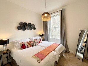 1 slaapkamer, een strijkplank/strijkijzer, wifi, beddengoed