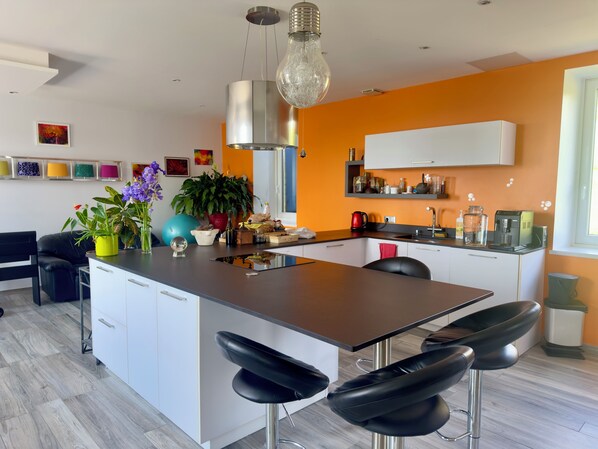 Réfrigérateur, four, plaque de cuisson, lave-vaisselle