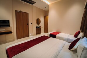 Escritorio y espacio para trabajar con laptop