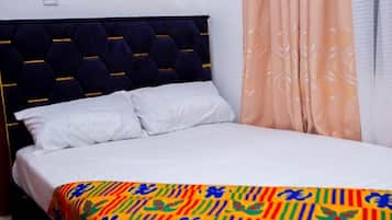 3 chambres, fer et planche à repasser, Wi-Fi, draps fournis