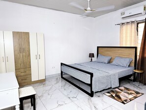 2 bedrooms, iron/ironing board, WiFi