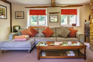 Smart TV, fireplace, books, printers - Beautiful Converted Barn in Bruton, Somerset (Yeovil)