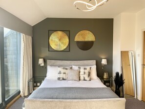 4 chambres, fer et planche à repasser, lit parapluie, Wi-Fi gratuit