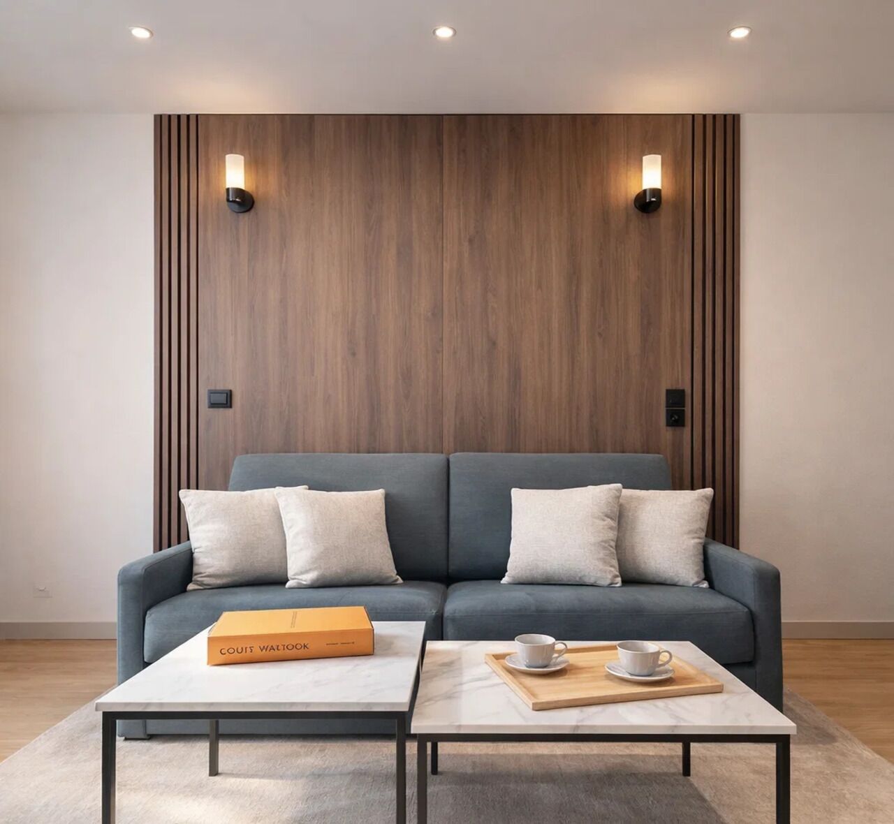 Superior-studiolejlighed - udsigt til gårdsplads | Opholdsområde | 80-centimeters smart-tv med digitale kanaler