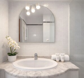 Superior Studio, Courtyard View | Bathroom | Hair dryer, towels, soap, shampoo - 1608 Saint-Honoré (Paris)